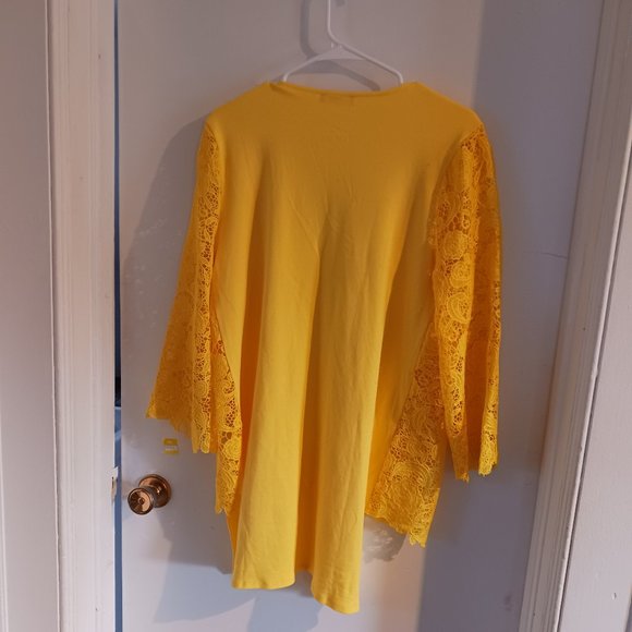 Isaac Mizrahi Women's Lace Top Medium - Picture 3 of 3